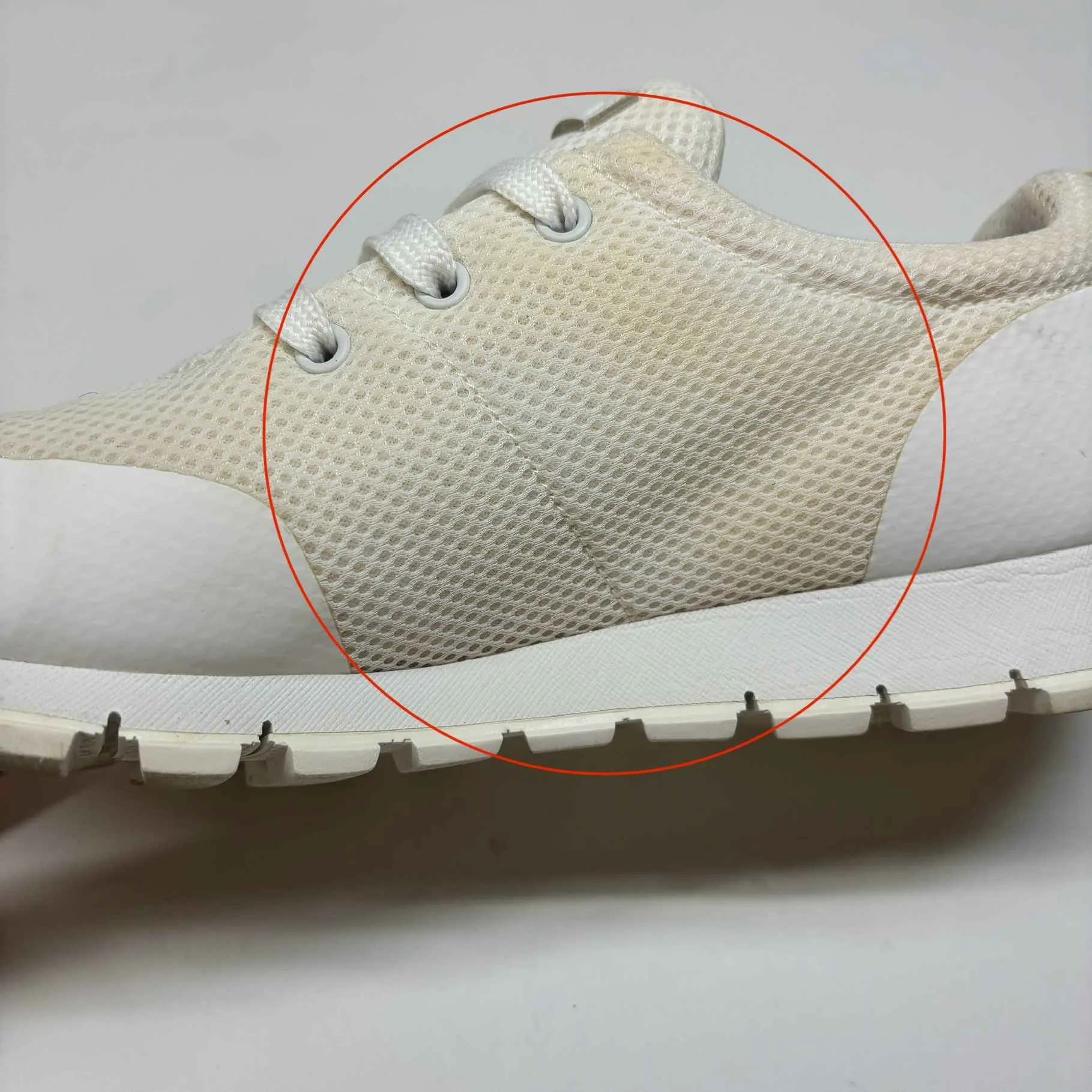 Men's Logo Runners Low Trainers Cream Size EU 44.5 / UK 10.5