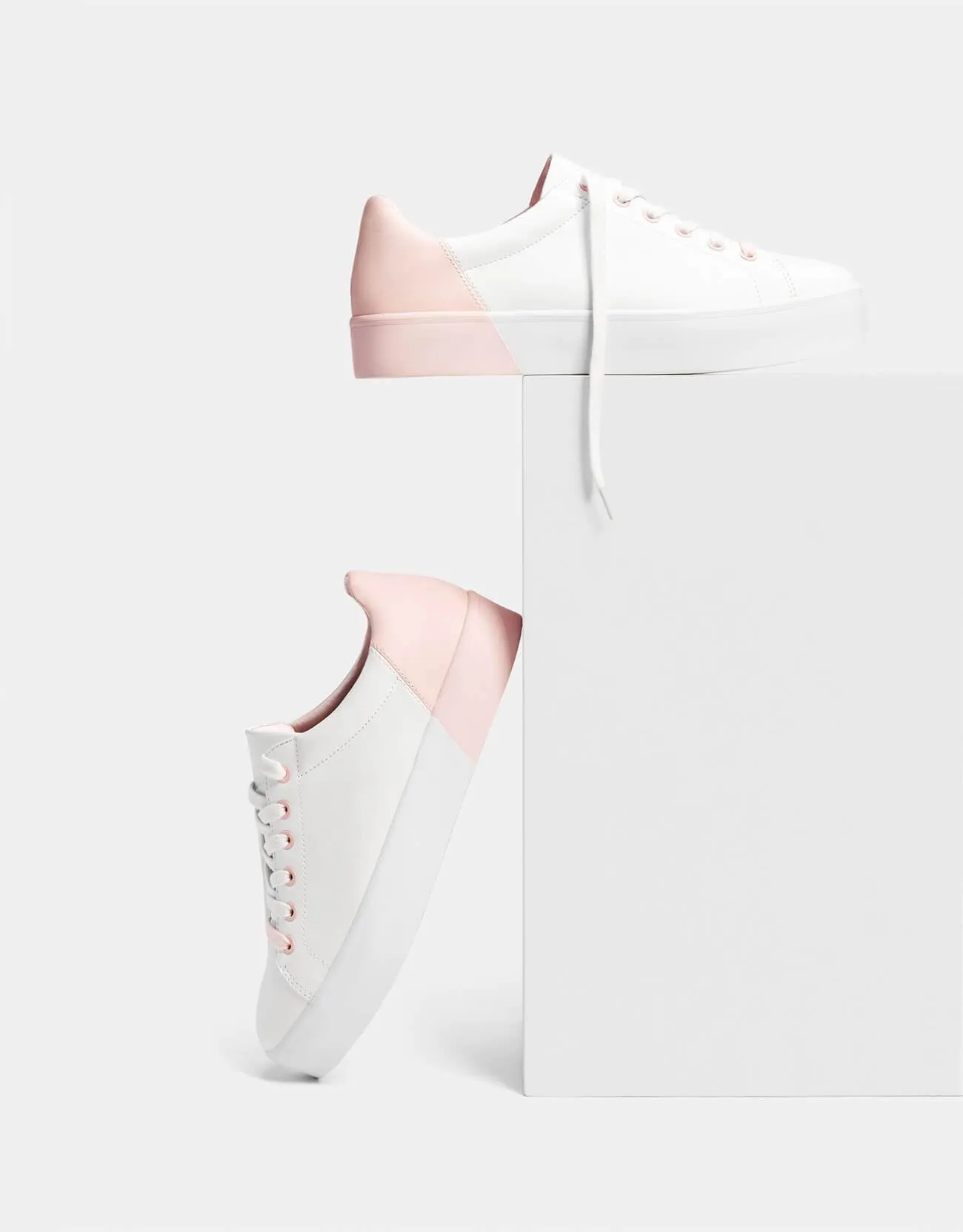 Trainers with heel detail